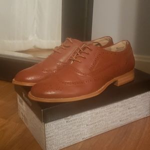 Tan Oxford flats